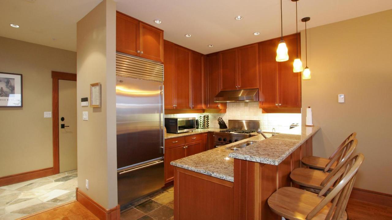 Taluswood The Heights 18 | Mountainside Townhome W/ Ski Access, Hot Tub, Tranquil Views Whistler Exterior photo