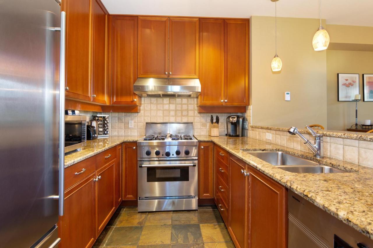 Taluswood The Heights 18 | Mountainside Townhome W/ Ski Access, Hot Tub, Tranquil Views Whistler Exterior photo