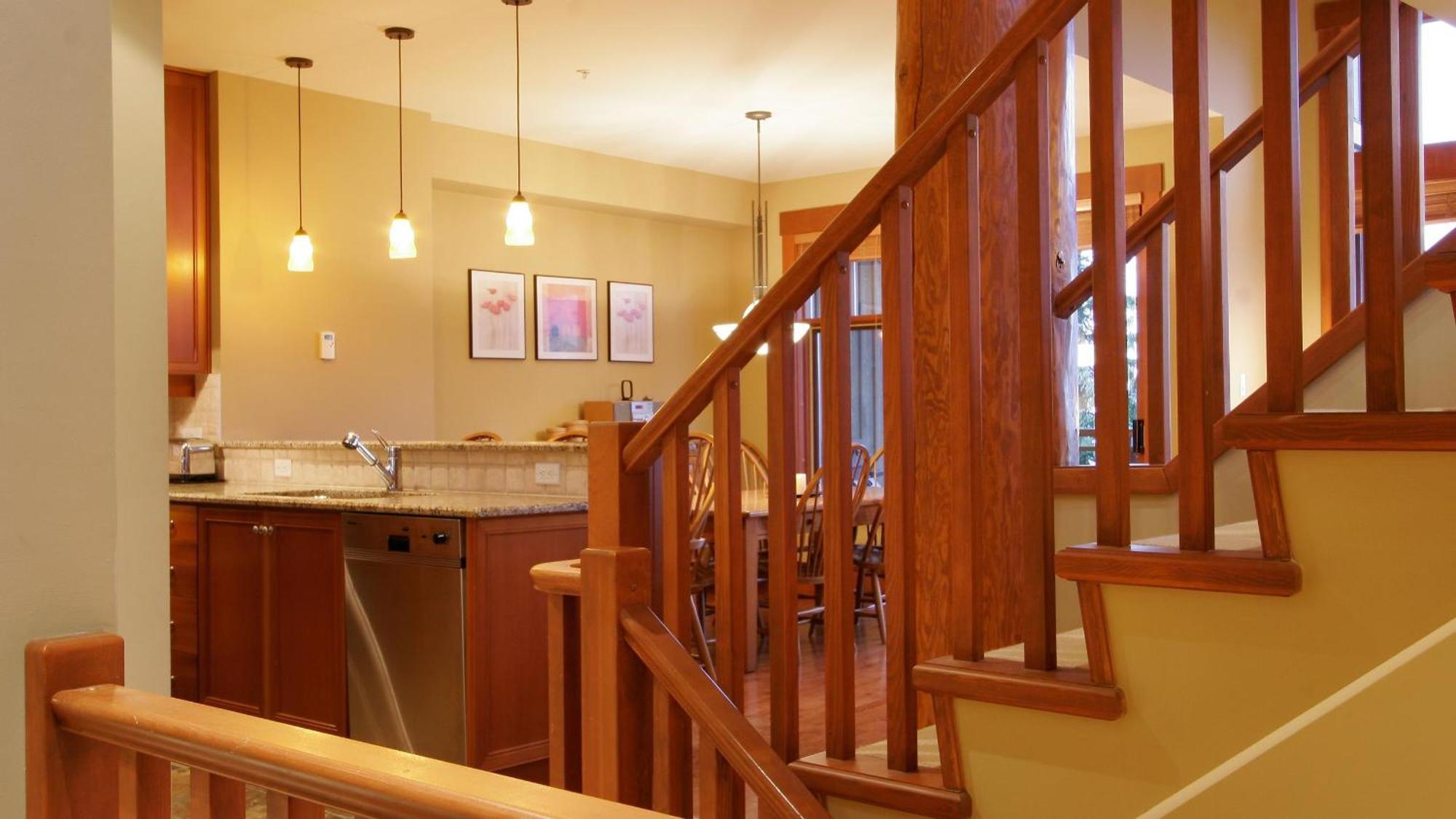 Taluswood The Heights 18 | Mountainside Townhome W/ Ski Access, Hot Tub, Tranquil Views Whistler Exterior photo