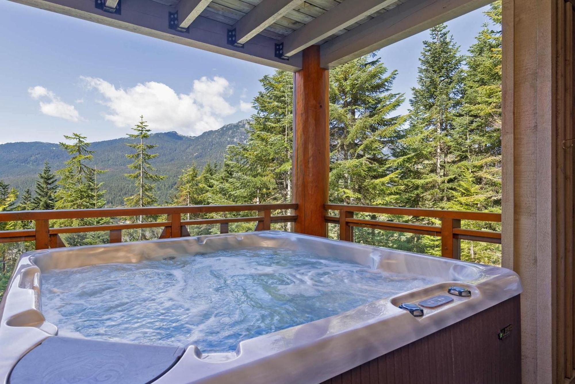 Taluswood The Heights 18 | Mountainside Townhome W/ Ski Access, Hot Tub, Tranquil Views Whistler Exterior photo
