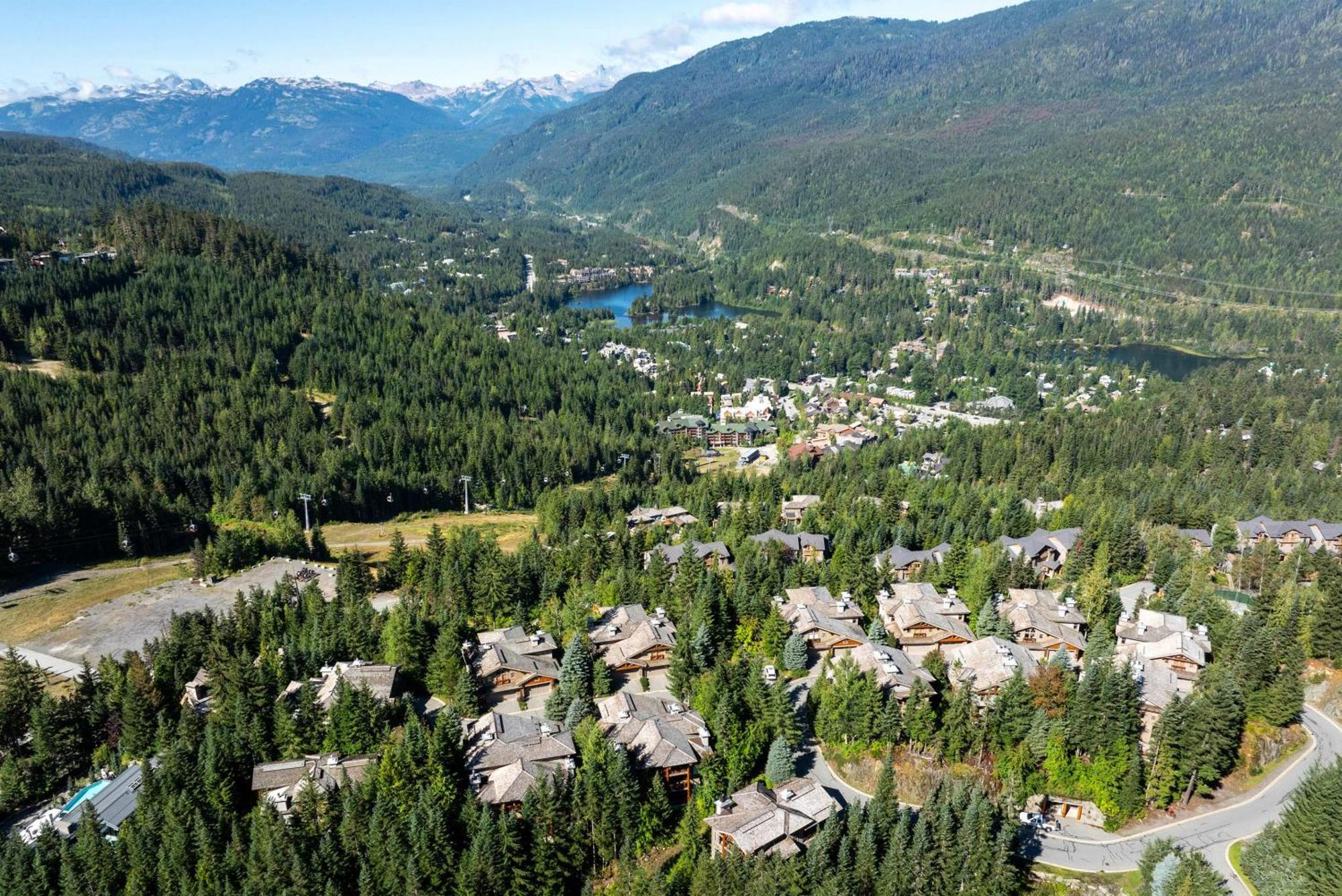 Taluswood The Heights 18 | Mountainside Townhome W/ Ski Access, Hot Tub, Tranquil Views Whistler Exterior photo